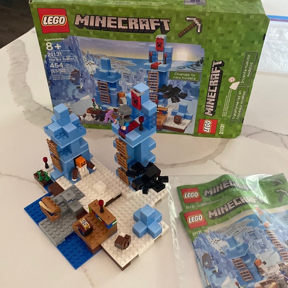 LEGO MINECRAFT The Ice Spikes Lego Kit! 454 Pieces | For Ages 8+ - Picture 8 of 11